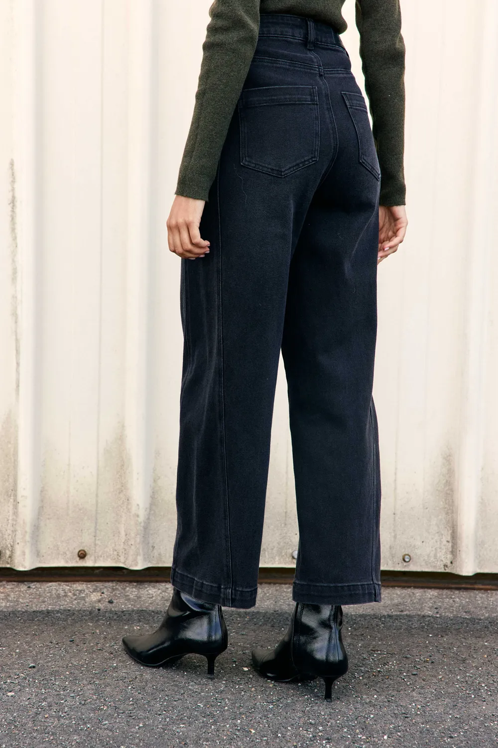 La Petite Etoile Pazya barrel jeans charcoal zwart