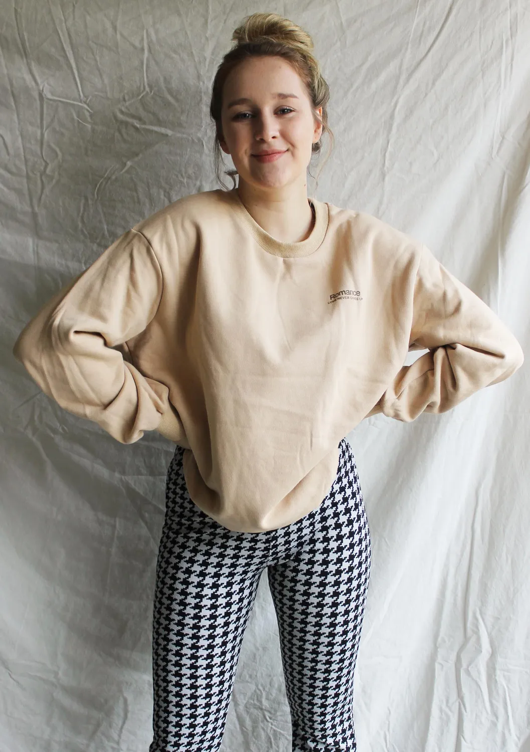 LOVEDRUNKY Romance sweater beige oversized fleece