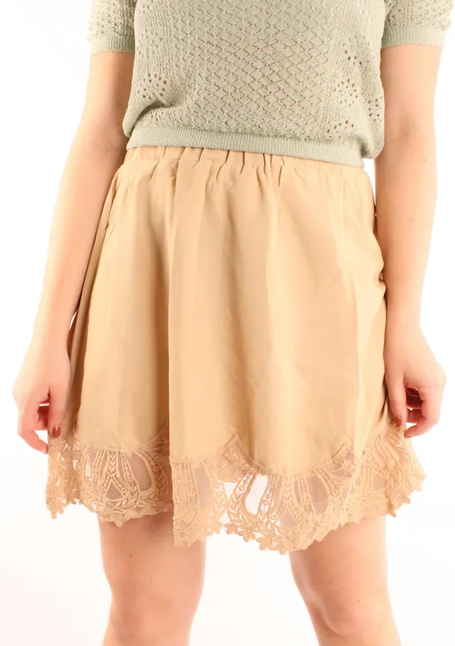 LOVEDRUNKY Kant Rok Beige met kanten zoom