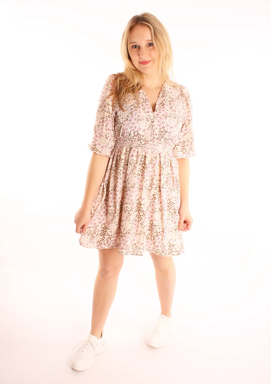 LOVEDRUNKY Bloemen jurk ecru pofmouwen V-hals