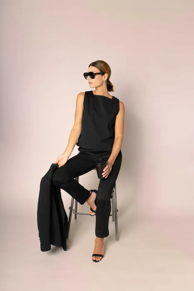 Laboutiek Linea top zwart mouwloze travelstof