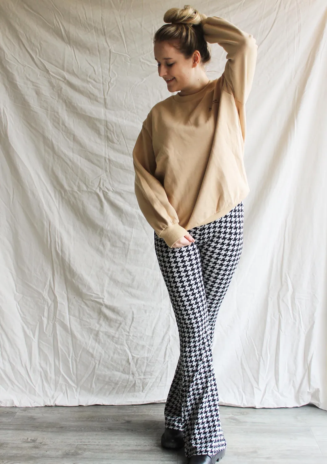 LOVEDRUNKY Romance sweater beige oversized fleece