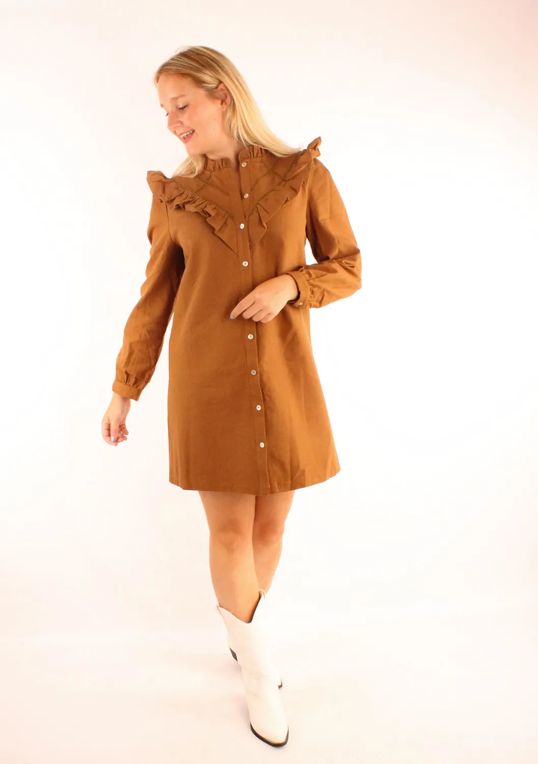 LOVEDRUNKY Olive Jurk Camel – lange mouw