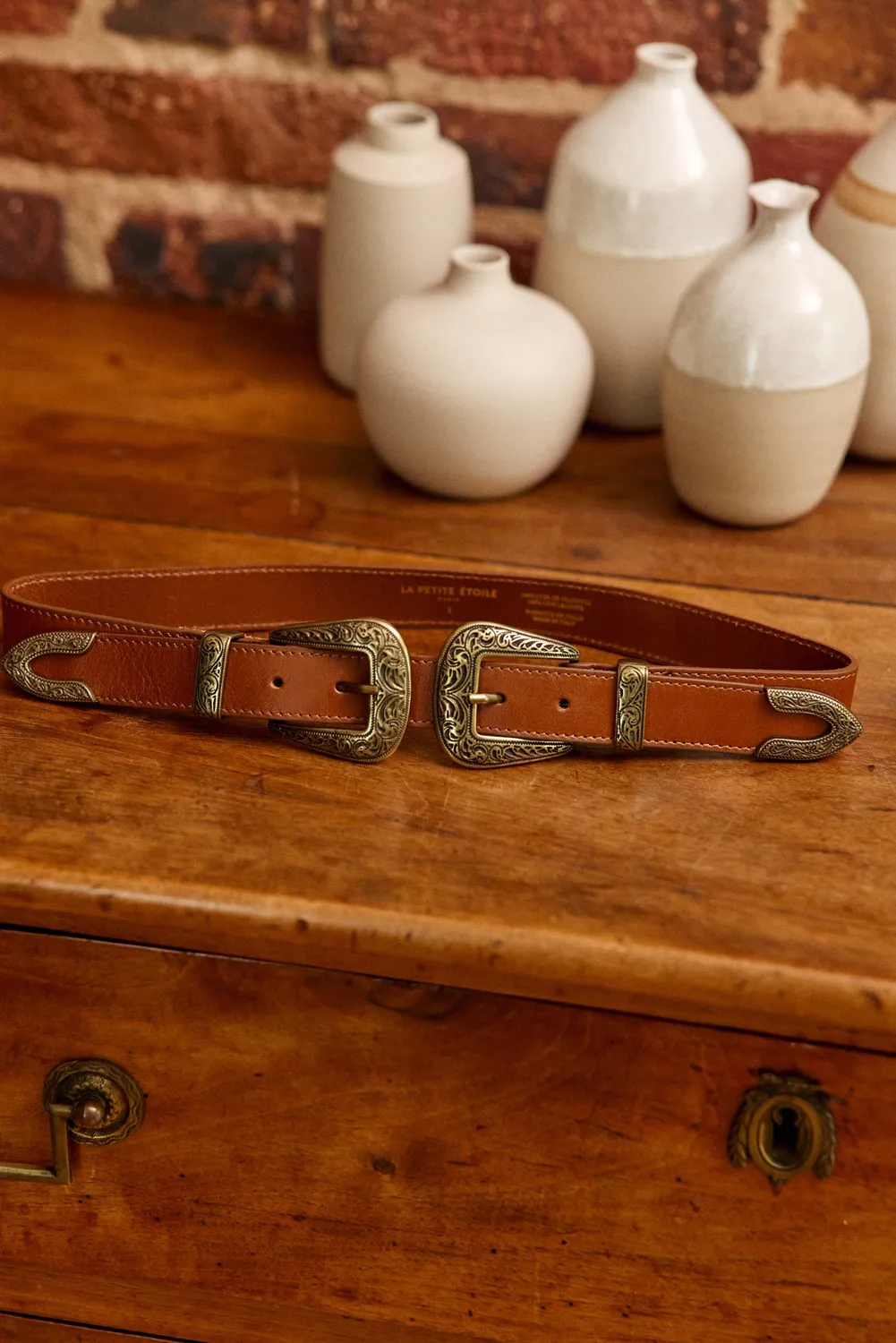 La Petite Etoile Assia leren riem camel suède