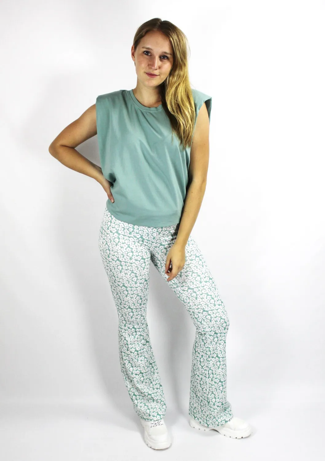 LOVEDRUNKY Flared Flowers broek mint bloemenprint 82 cm