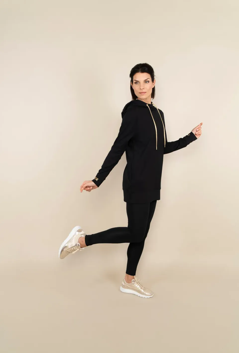 Laboutiek Sport Hoodie zwart met goud dames ademend