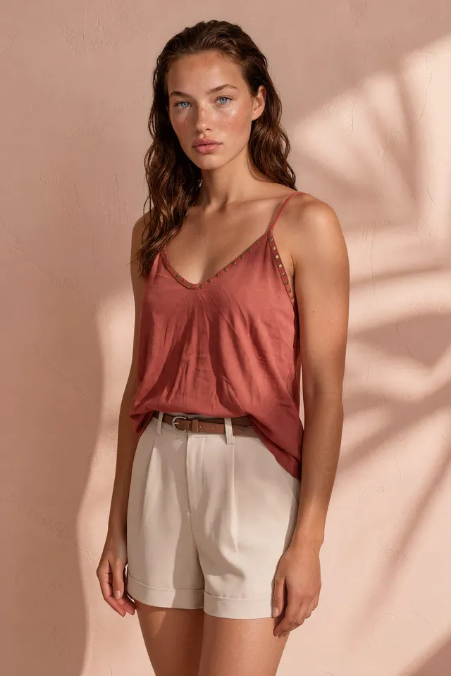 Amiek Soof top spaghetti brique met studs