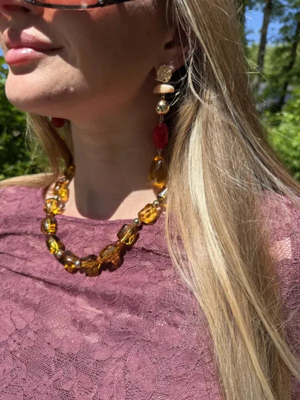 Amiek Marrit oorbellen amber-rood statement