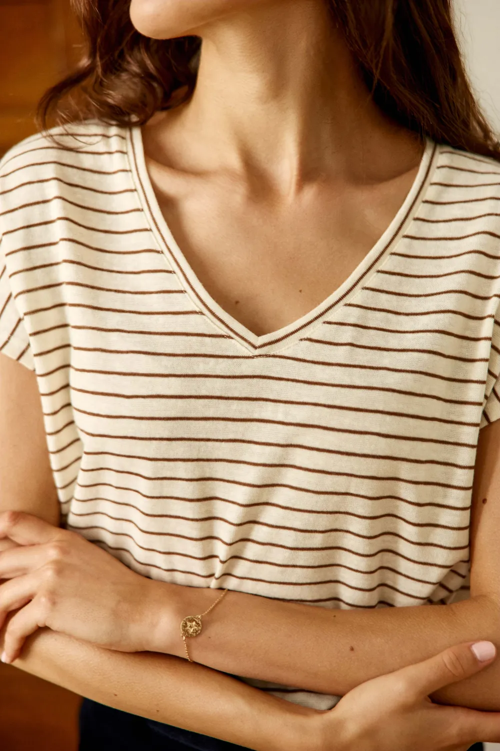 La Petite Etoile Marcelina T-shirt ecru camel V-hals streep