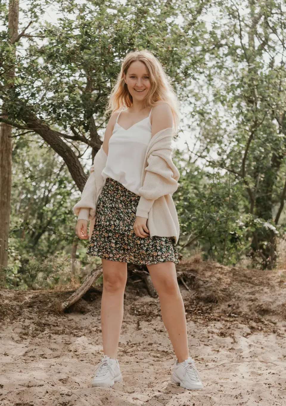 LOVEDRUNKY Ruffle Skirt flowers zwart elastiek