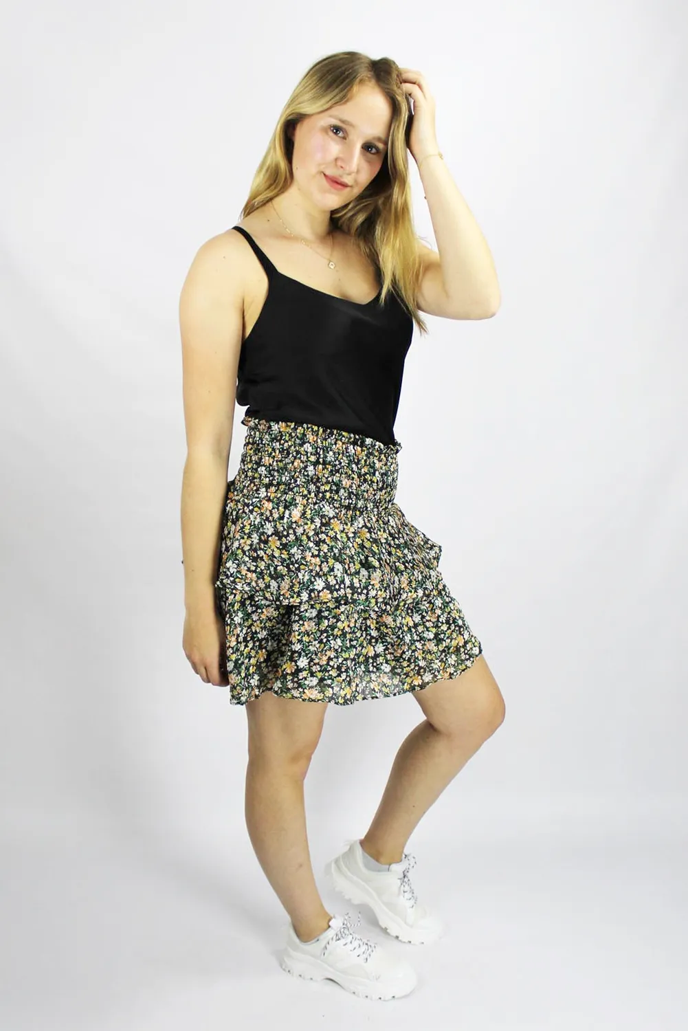 LOVEDRUNKY Ruffle Skirt flowers zwart elastiek