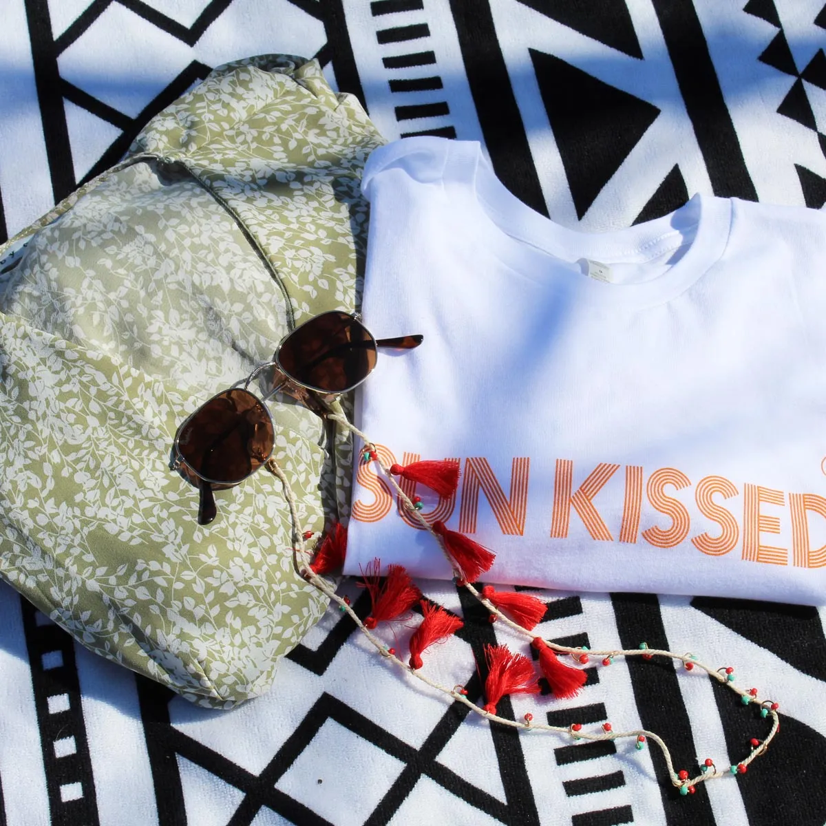 LOVEDRUNKY brillenkoord rood gouden ketting 70cm