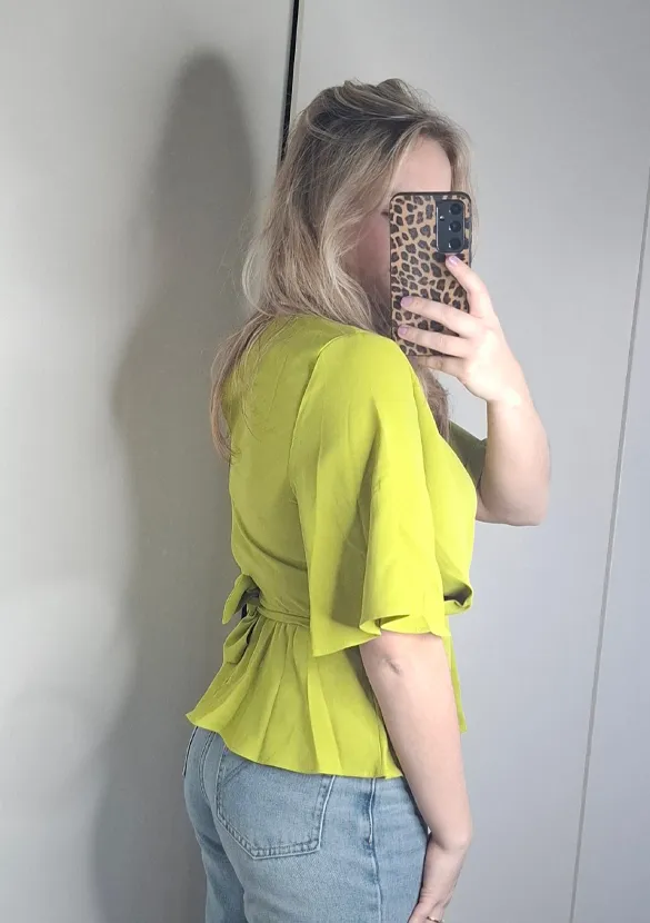 LOVEDRUNKY Vlindermouw top pistachegroen V-hals