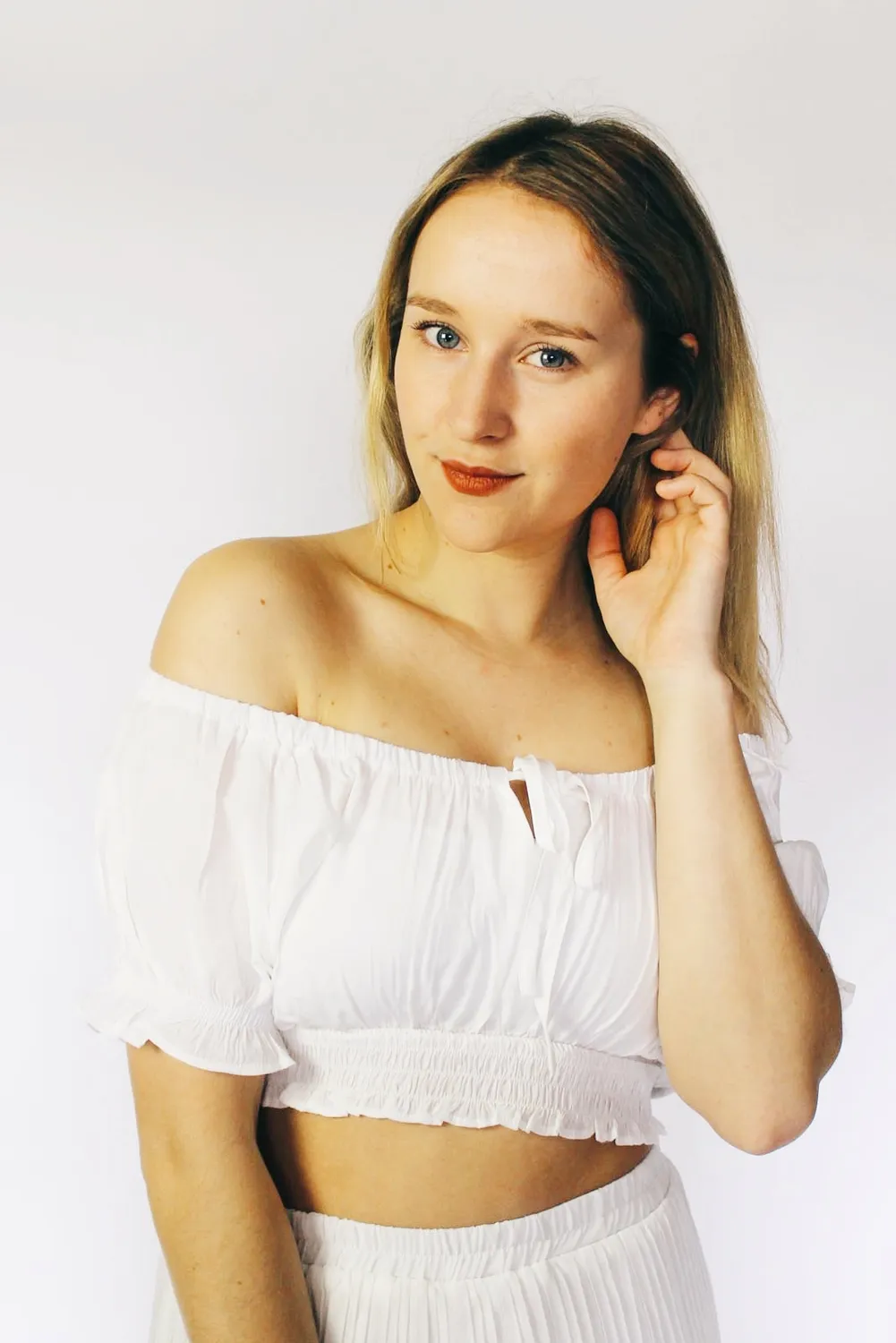 LOVEDRUNKY Cropped Top wit off-shoulder