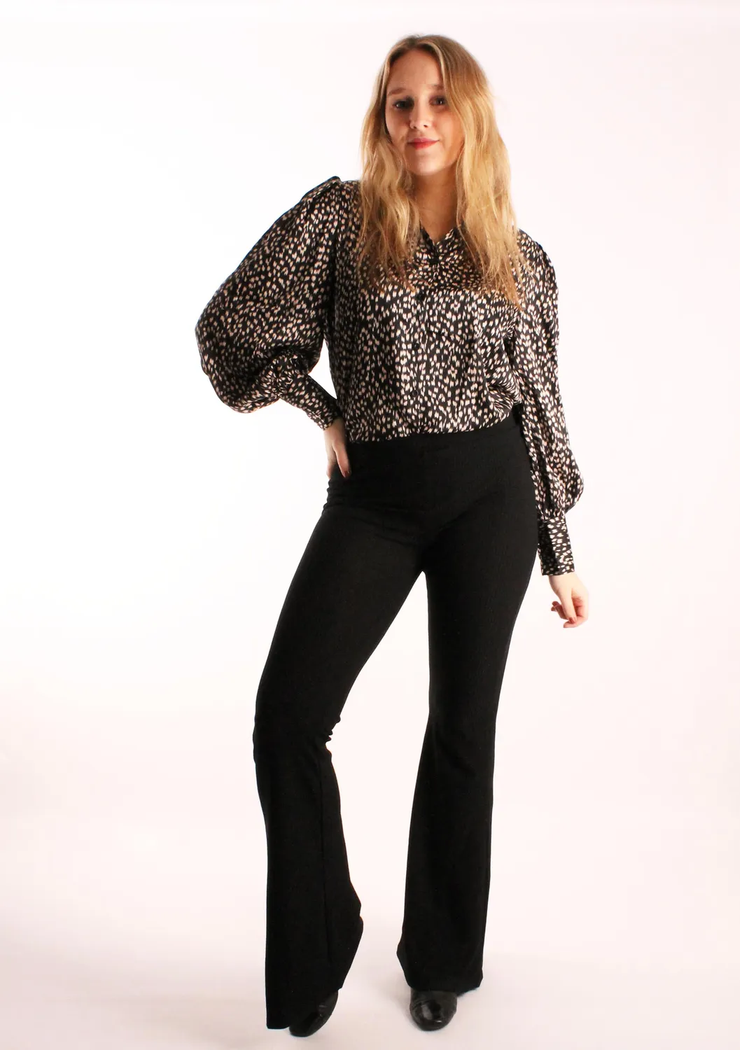 LOVEDRUNKY Flared Rib broek zwart rib hoge taille