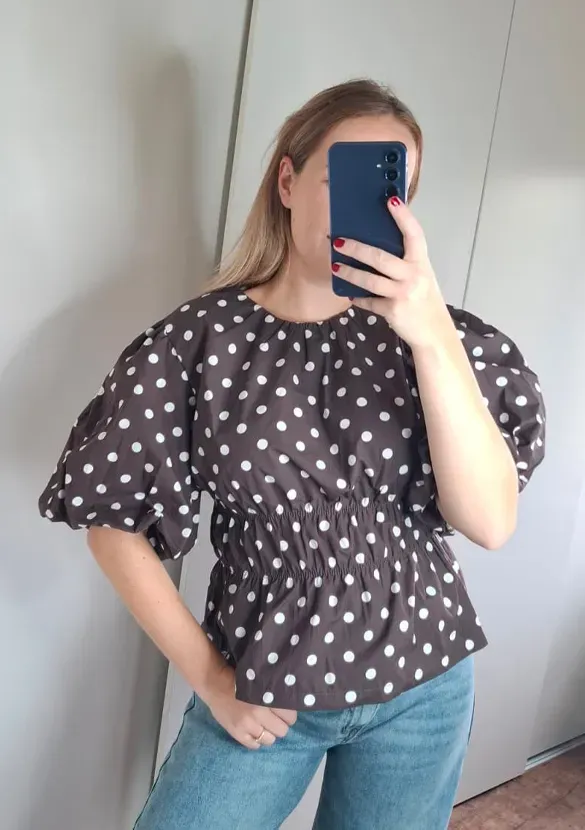 LOVEDRUNKY Polkadot top bruin met pofmouwen