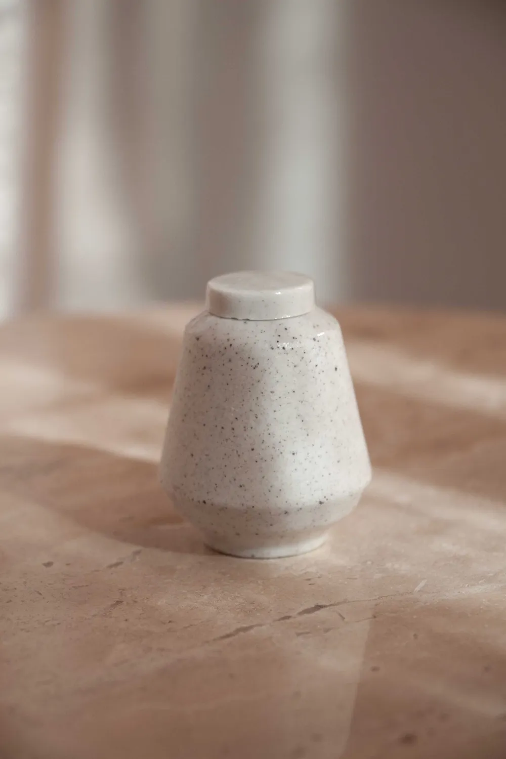 Amiek Geliefd spikkel mini urn porselein 30 ml