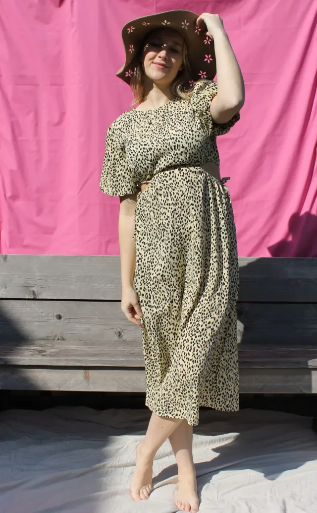 LOVEDRUNKY Midi Animal jurk beige pofmouw