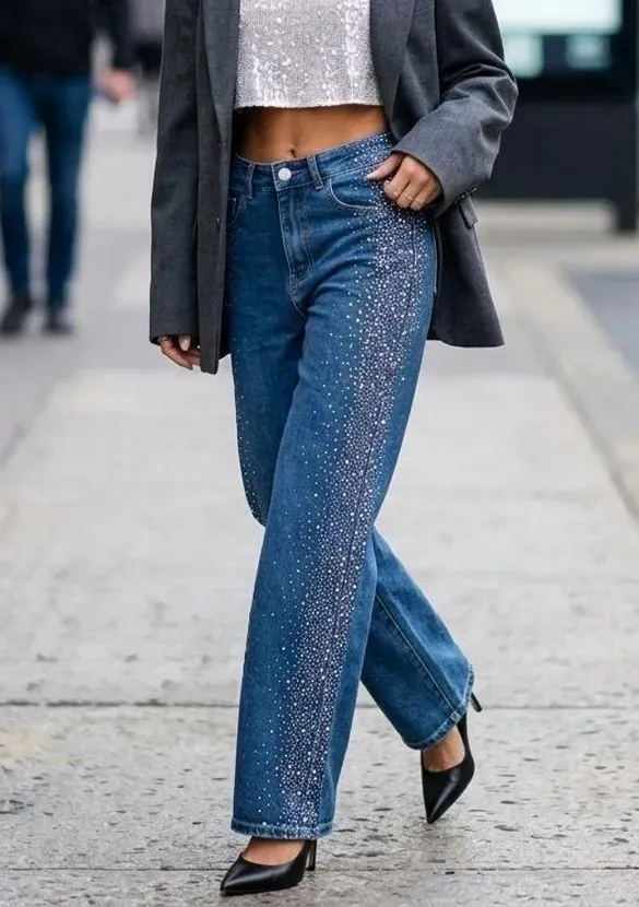 LOVEDRUNKY Straight Fit Strass jeans blauw strass zijkant