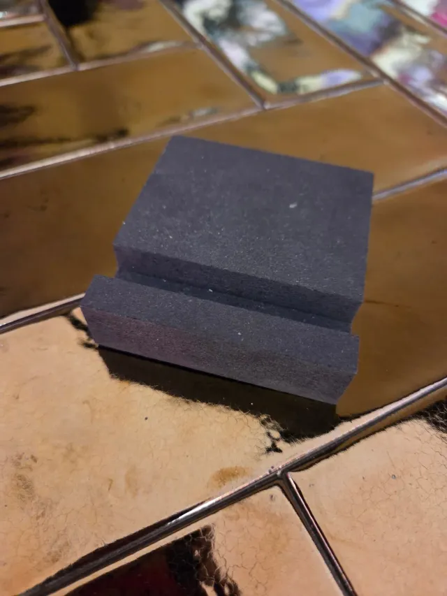 Yett Tegelhouder standaard zwart hout keramiek