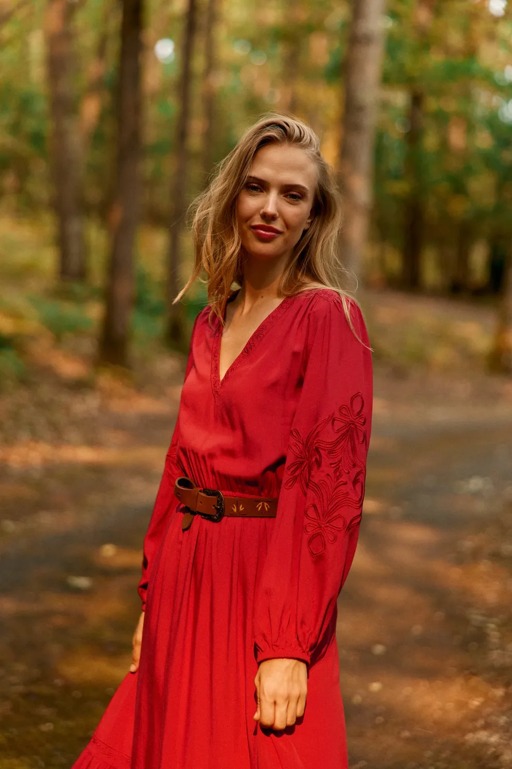 La Petite Etoile Relyne maxi jurk baksteenrood borduursel