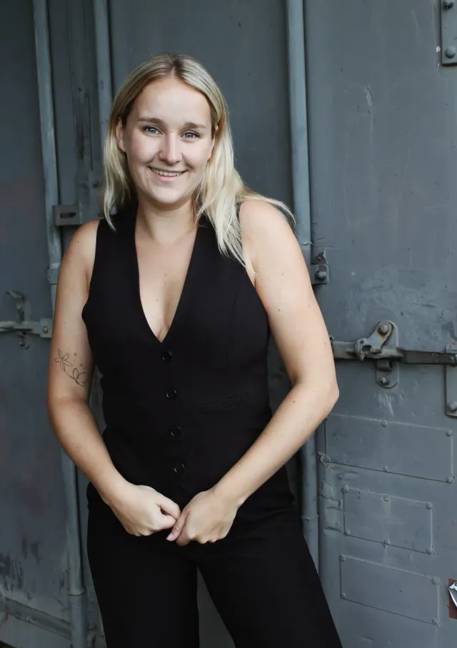 LOVEDRUNKY Basic gilet zwart – getailleerd