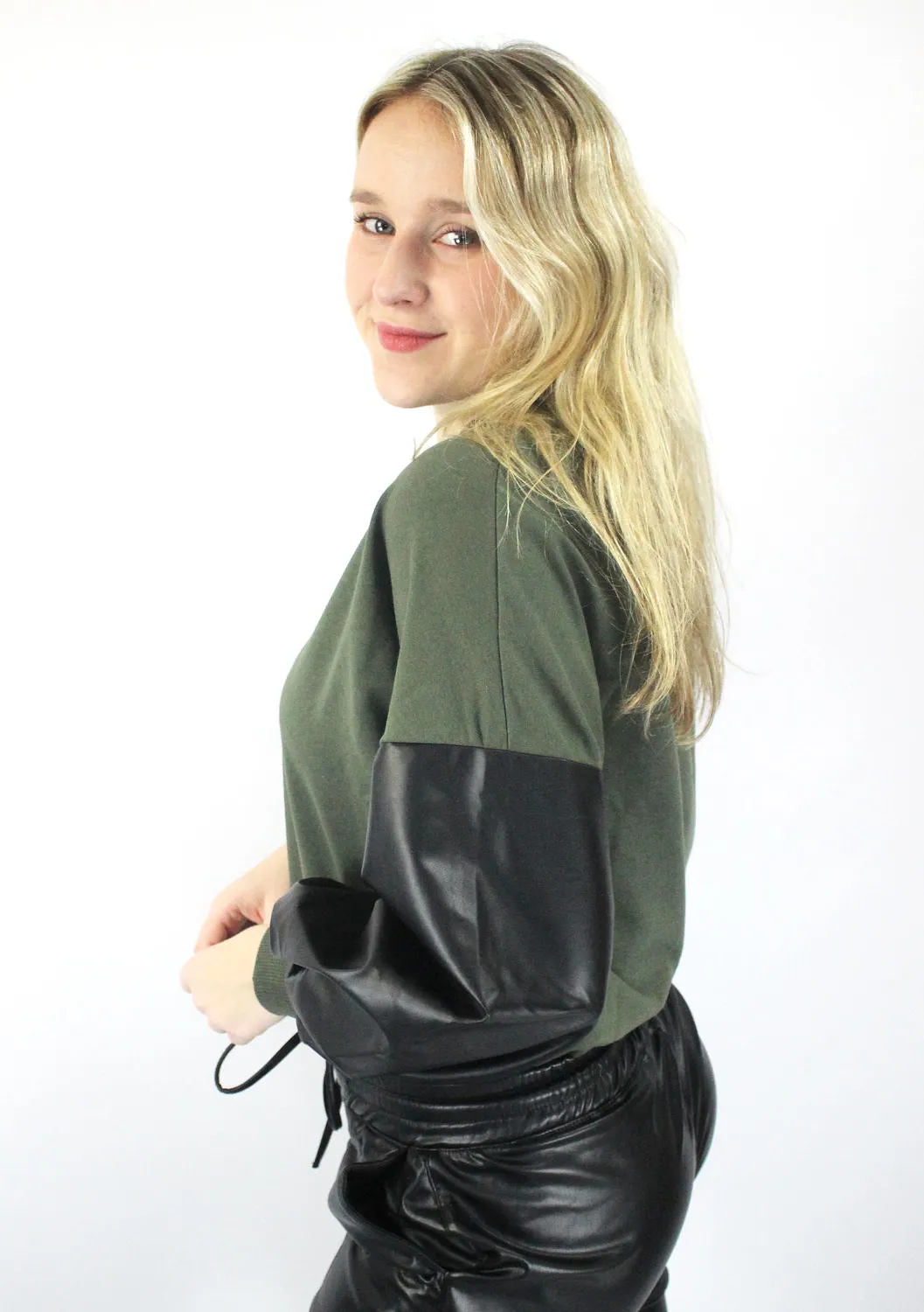LOVEDRUNKY PU sweater groen met leren mouwen
