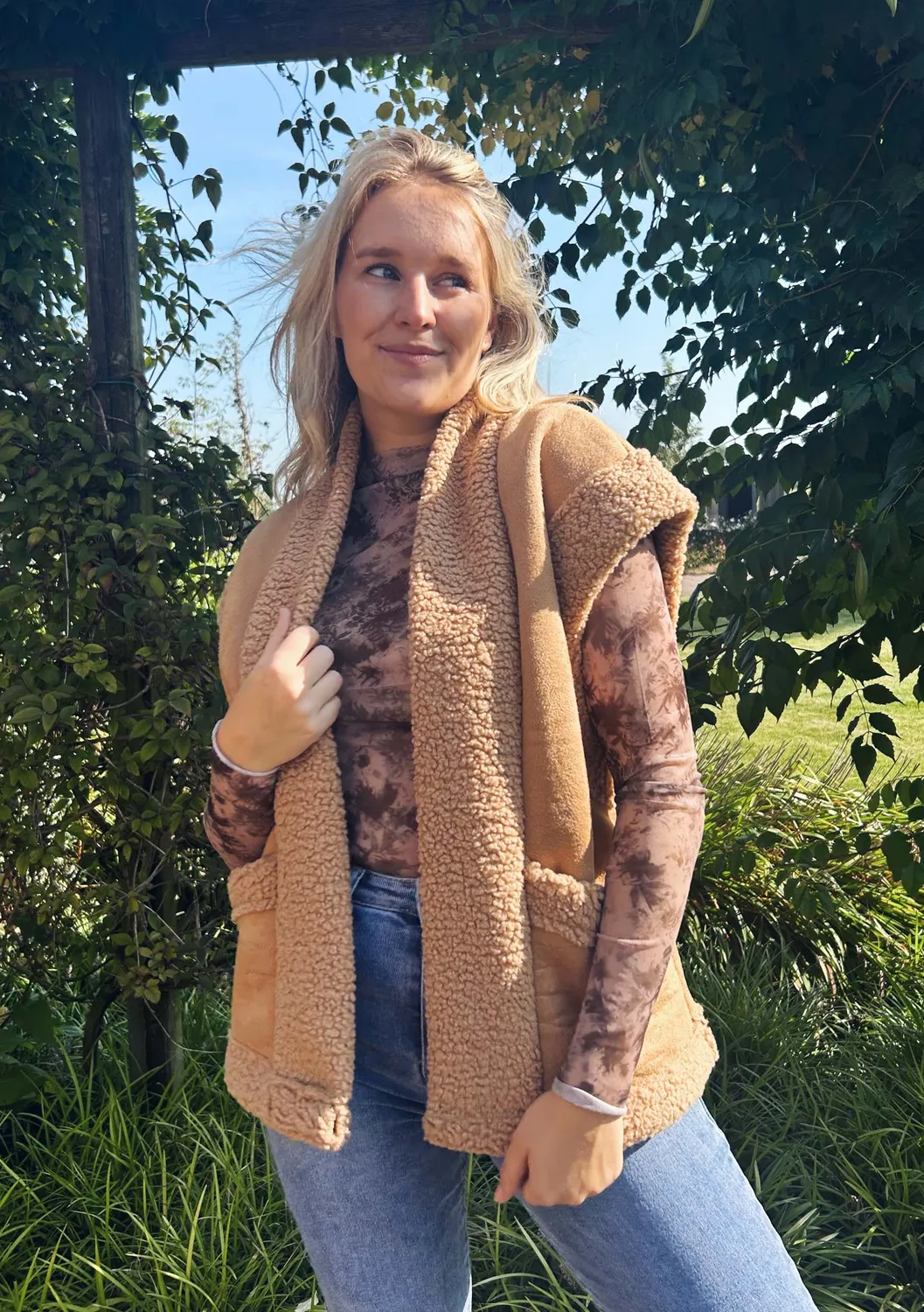 LOVEDRUNKY Teddy Gilet bodywarmer cognac met zakken
