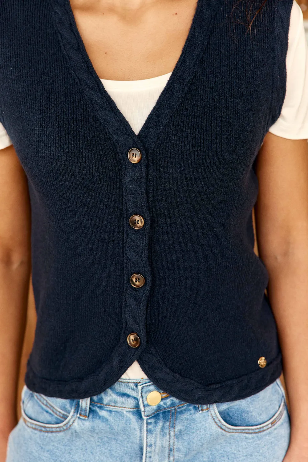 La Petite Etoile Melba mouwloos vest marine gebreid