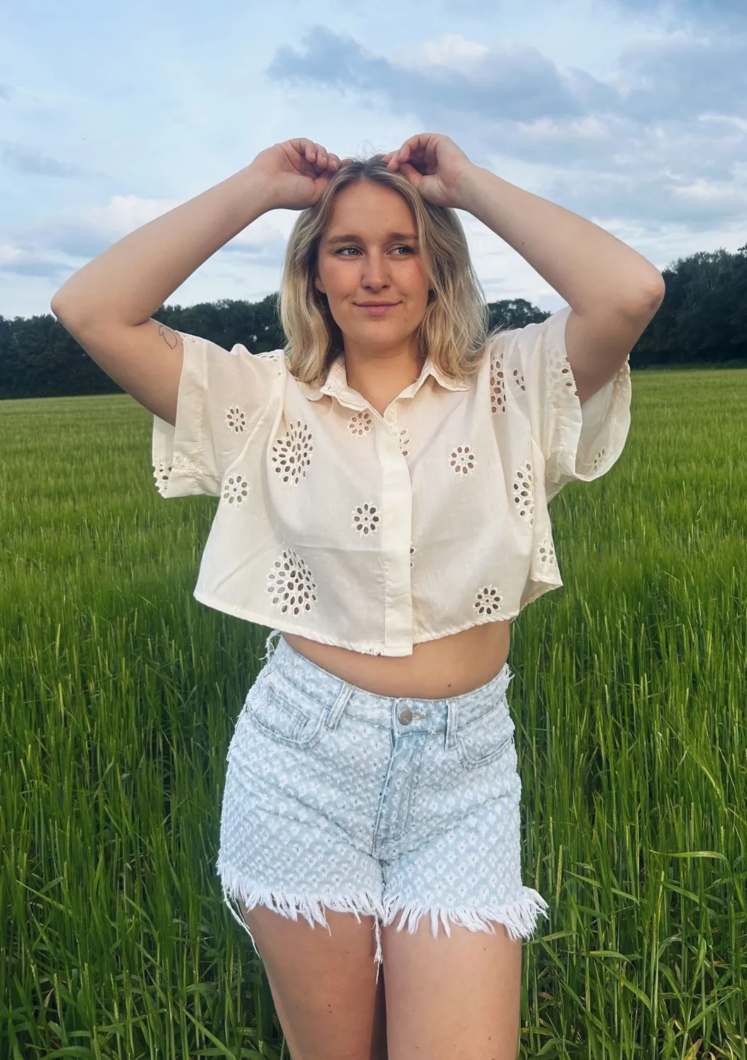 LOVEDRUNKY Broderie blouse crème bloemen boxy fit