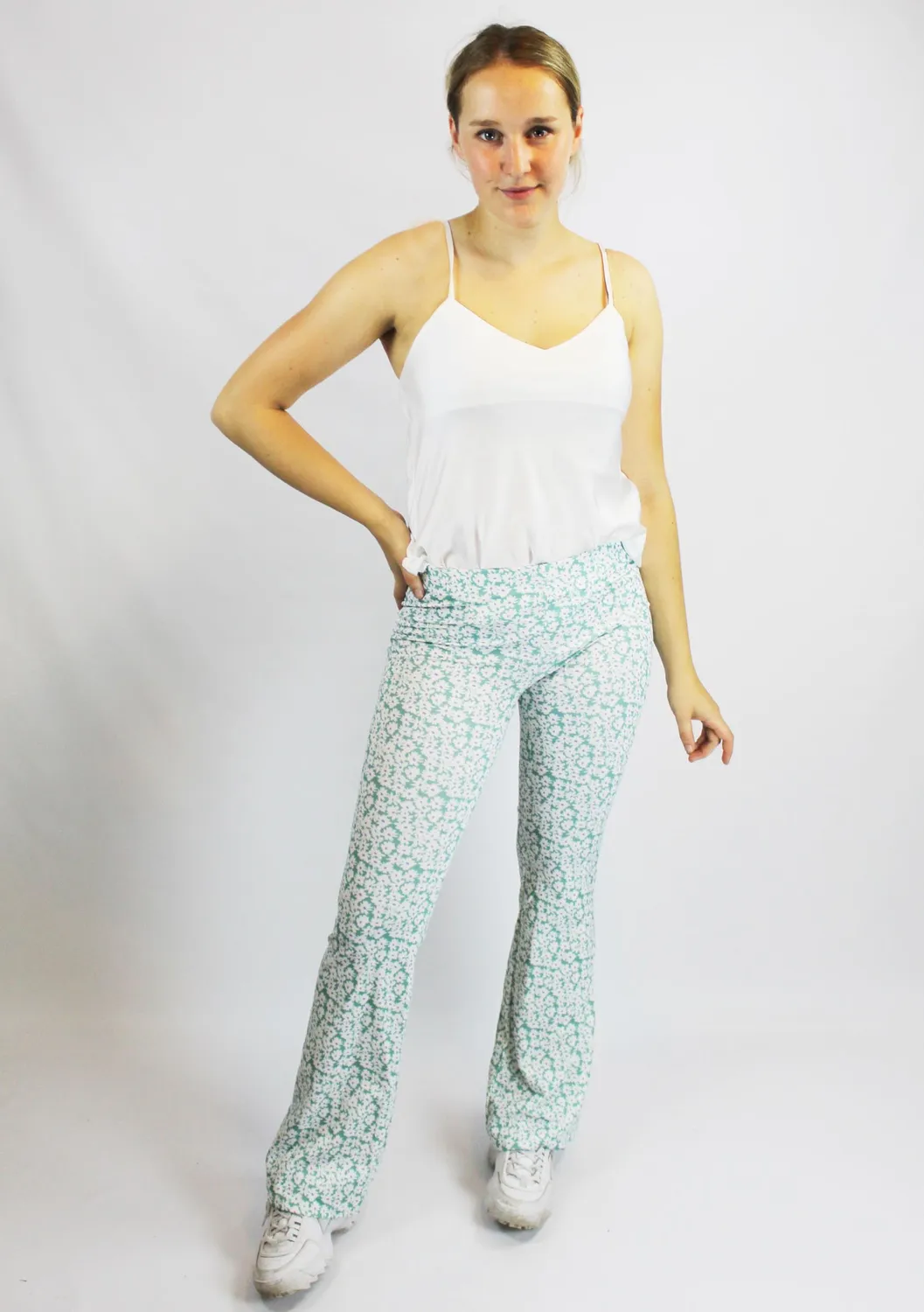 LOVEDRUNKY Flared Flowers broek mint bloemenprint 82 cm