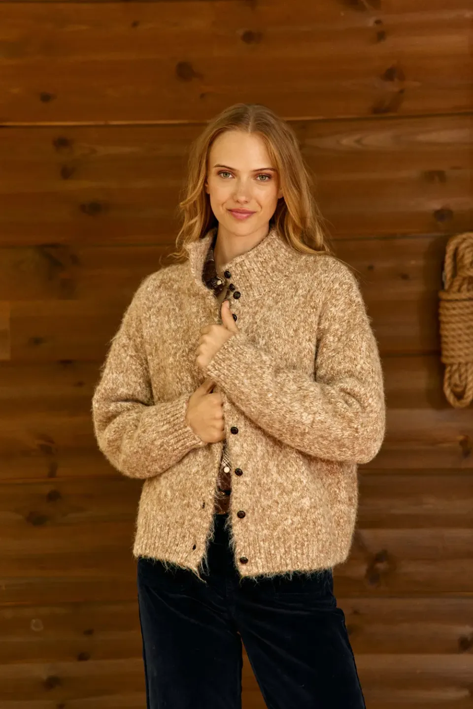 La Petite Etoile Mailan vest camel-ecru grof gebreid