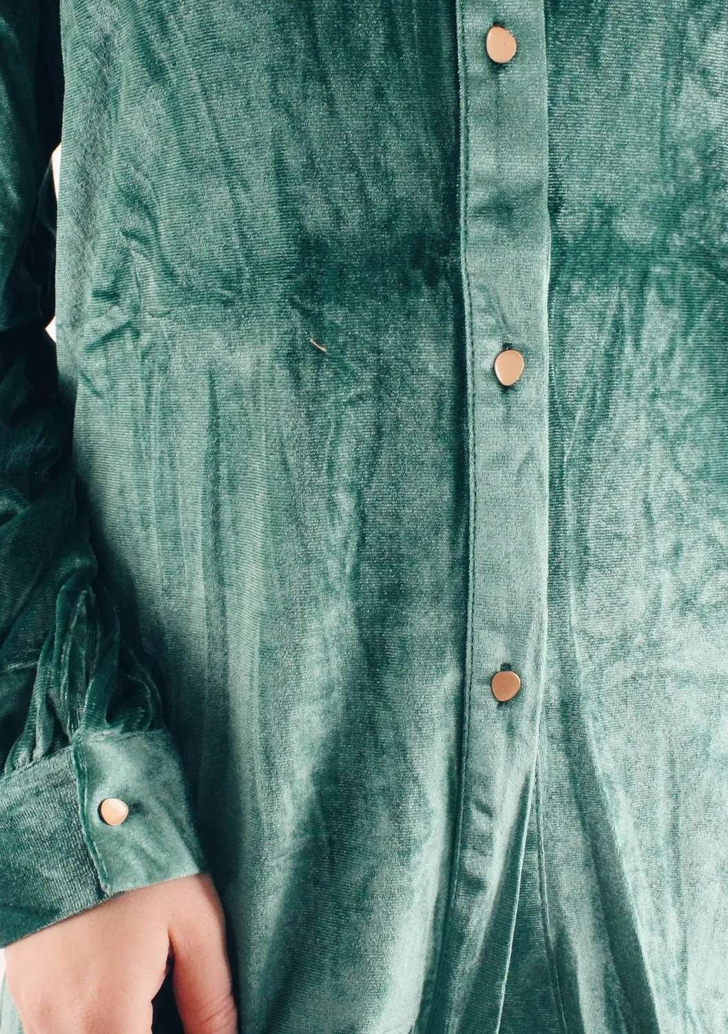 LOVEDRUNKY Velvet blouse groen zacht met kraag