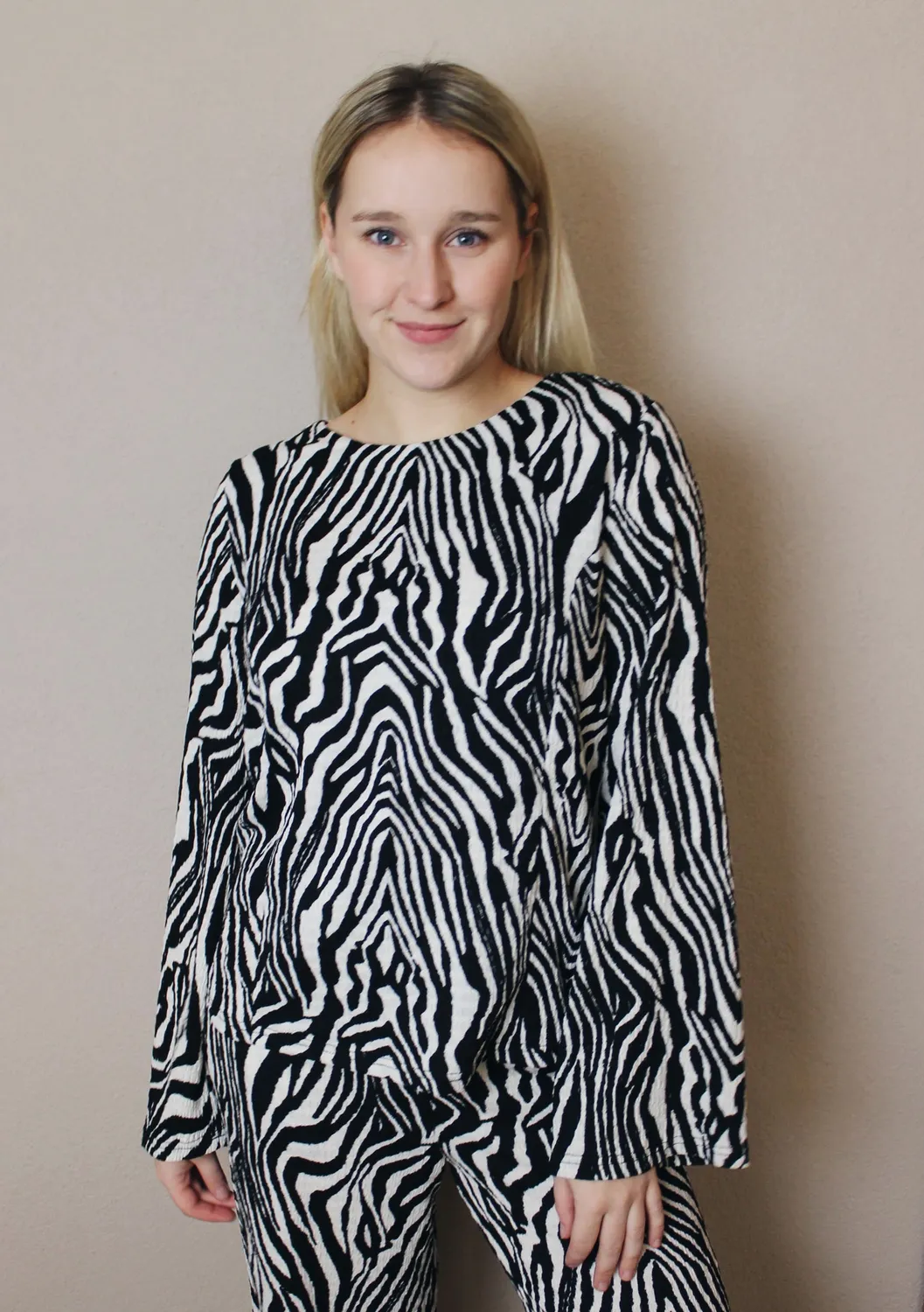 LOVEDRUNKY Zebra top zwart wit wijde mouwen