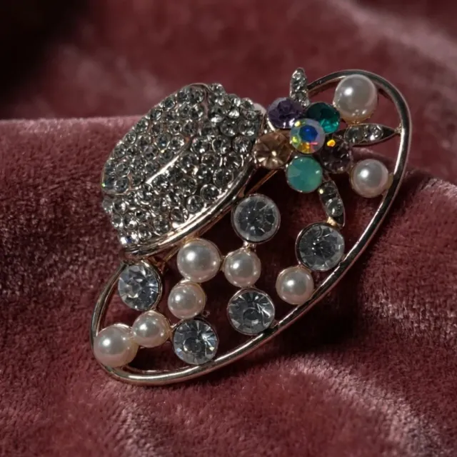 Tatyana Festive Hat broche parels hoedje