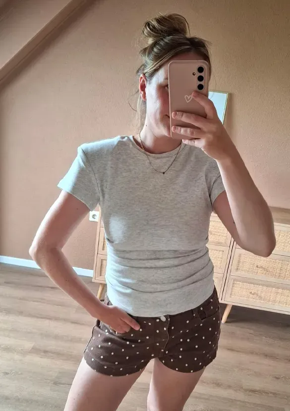 LOVEDRUNKY Schoudervulling T-shirt grijs aangesloten