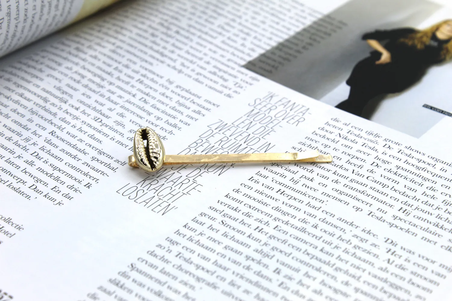 LOVEDRUNKY Schelp haarspeld goud 7 cm