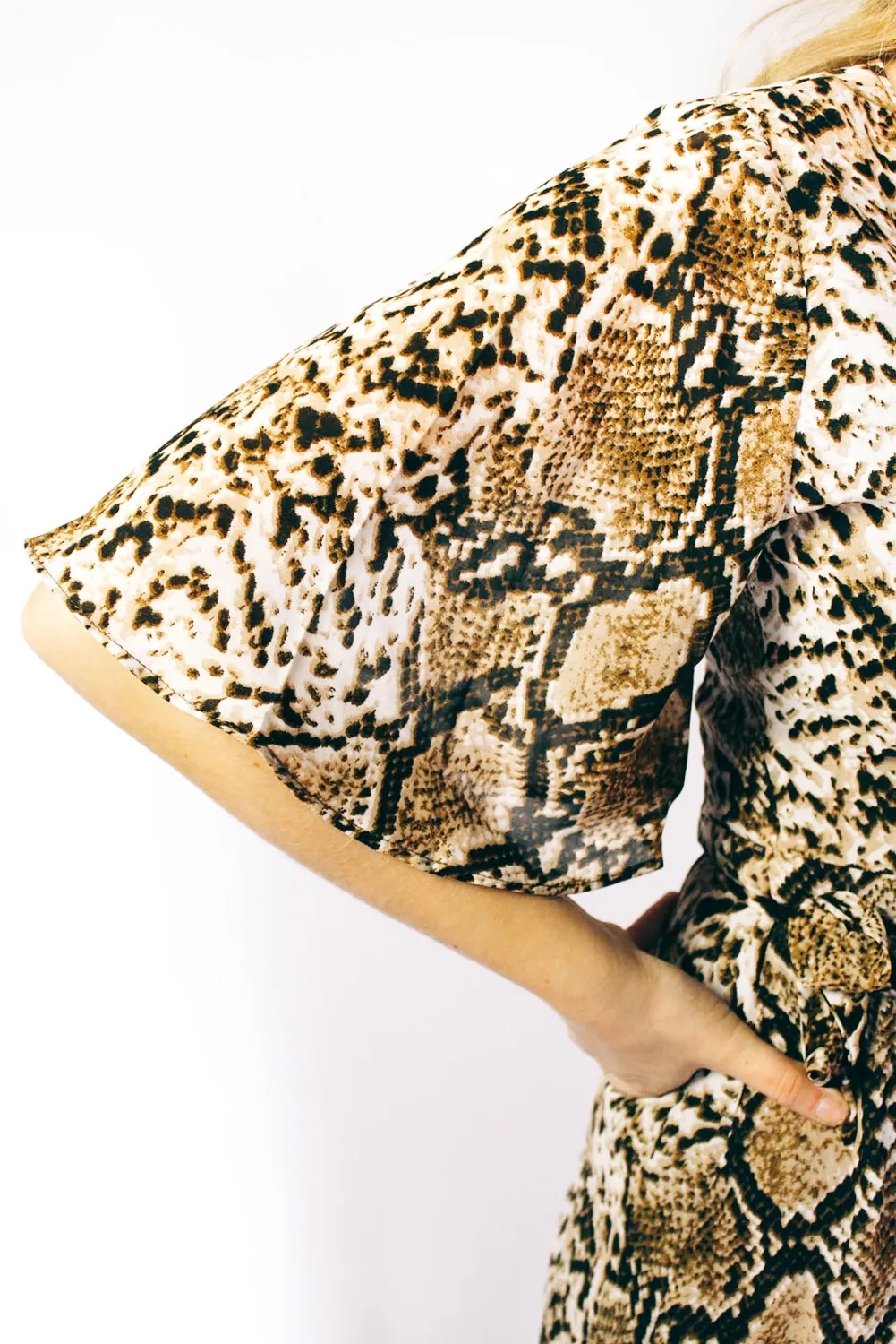 LOVEDRUNKY Snake omslagjurk bruin gevoerd
