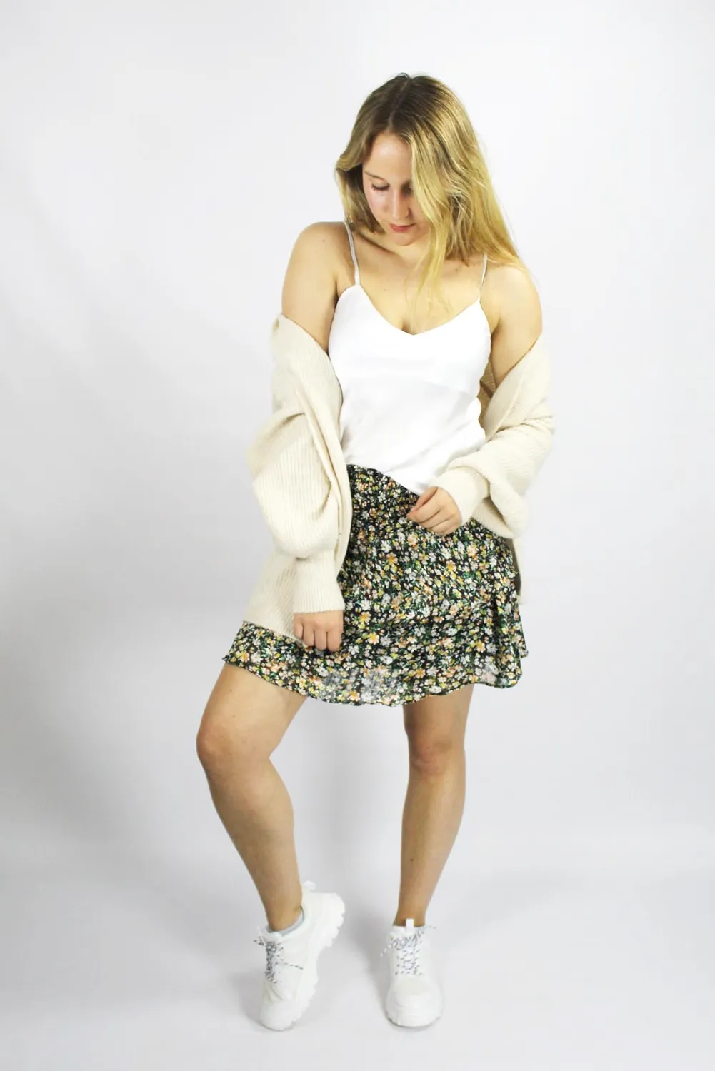 LOVEDRUNKY Ruffle Skirt flowers zwart elastiek