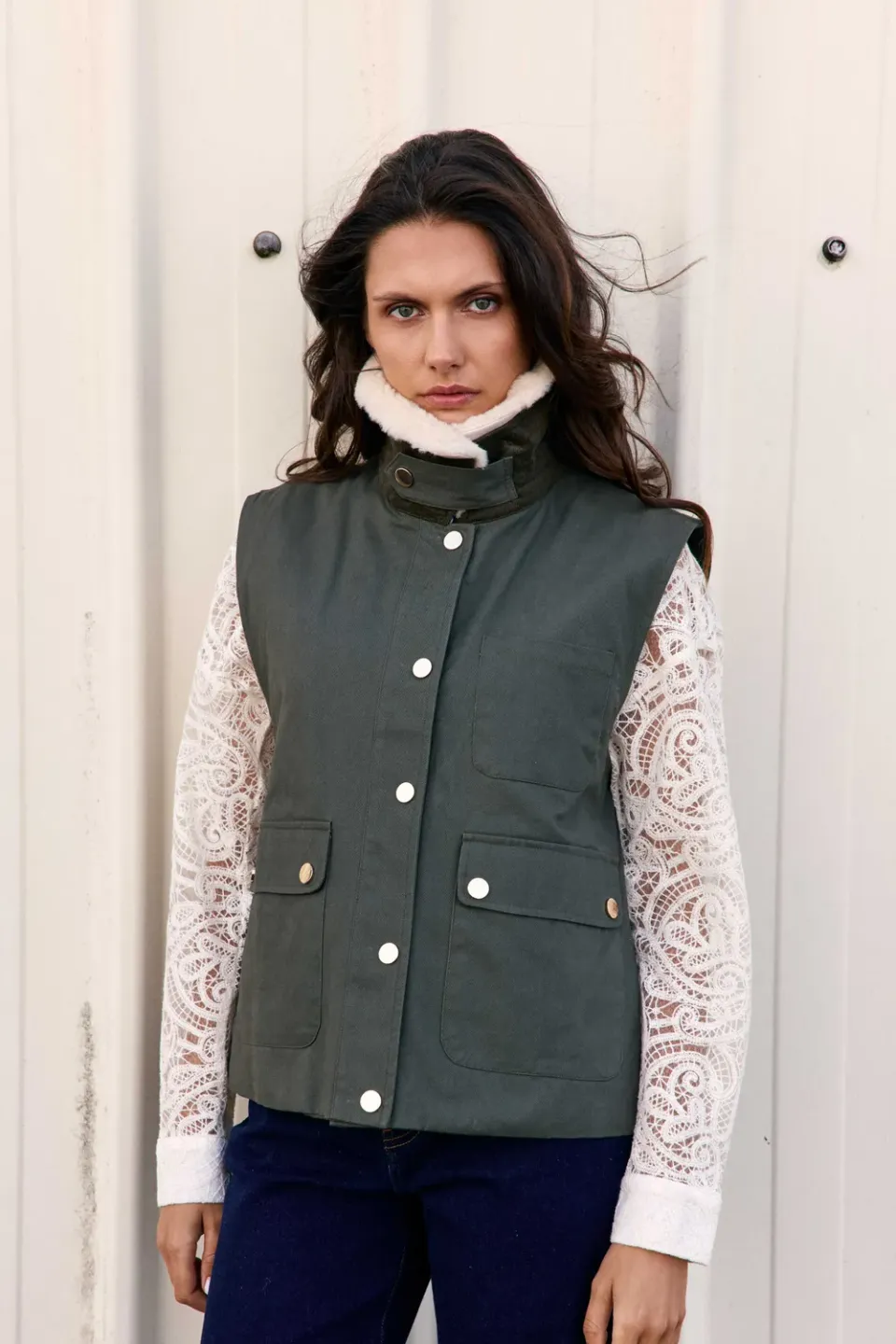 La Petite Etoile Vanck mouwloos vest kaki polokraag