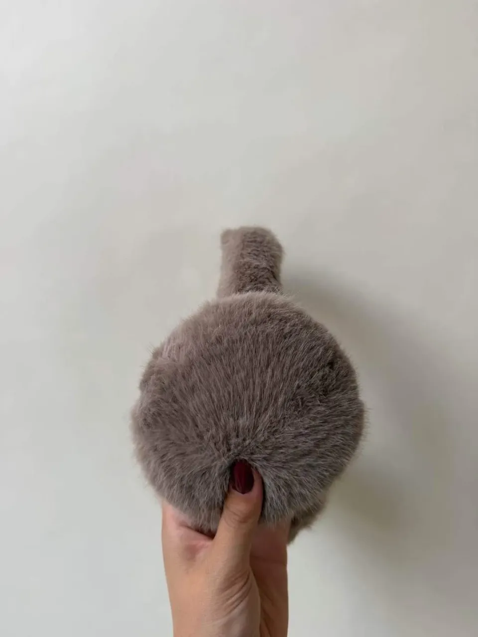 Amiek Fluffy Earmuffs oorwarmers taupe zacht
