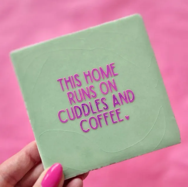 Amiek This House Runs On Cuddles tegel mintgroen