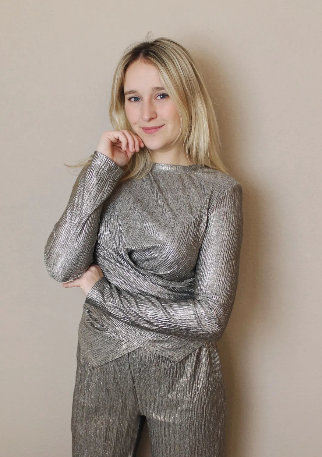 LOVEDRUNKY Metallic top taupe met overslag
