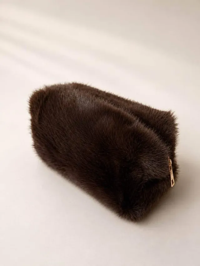 Amiek Fluffy beautybag donkerbruin zacht