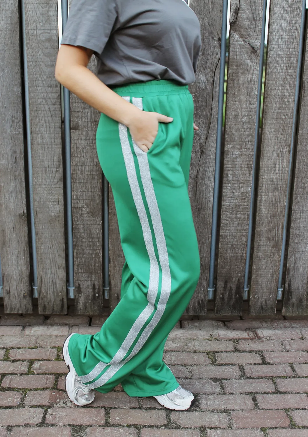 LOVEDRUNKY Jogger Wide Leg broek groen glitterstreep