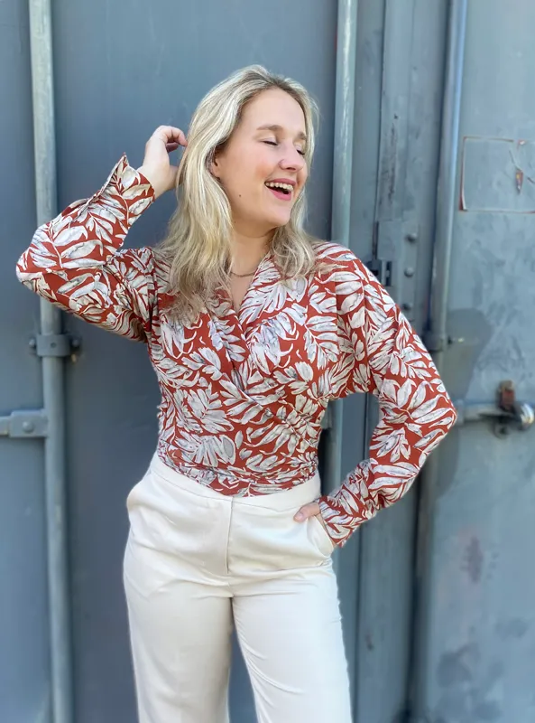 LOVEDRUNKY Wikkel Blouse blad print brique