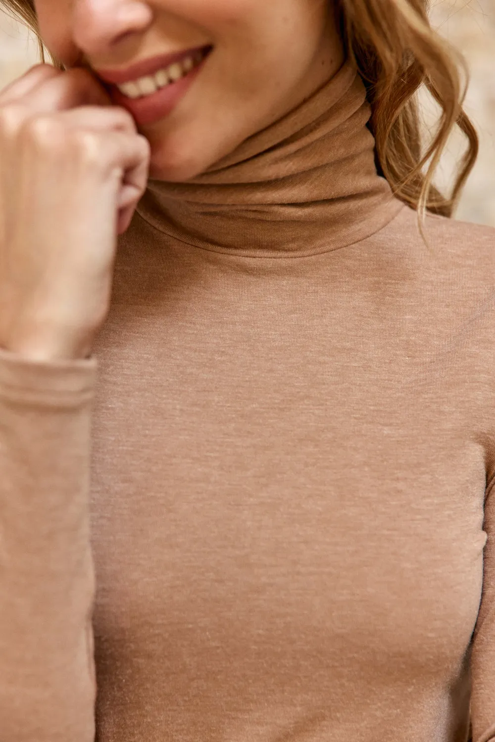 La Petite Etoile Tova shirt camel coltrui duimgaatjes