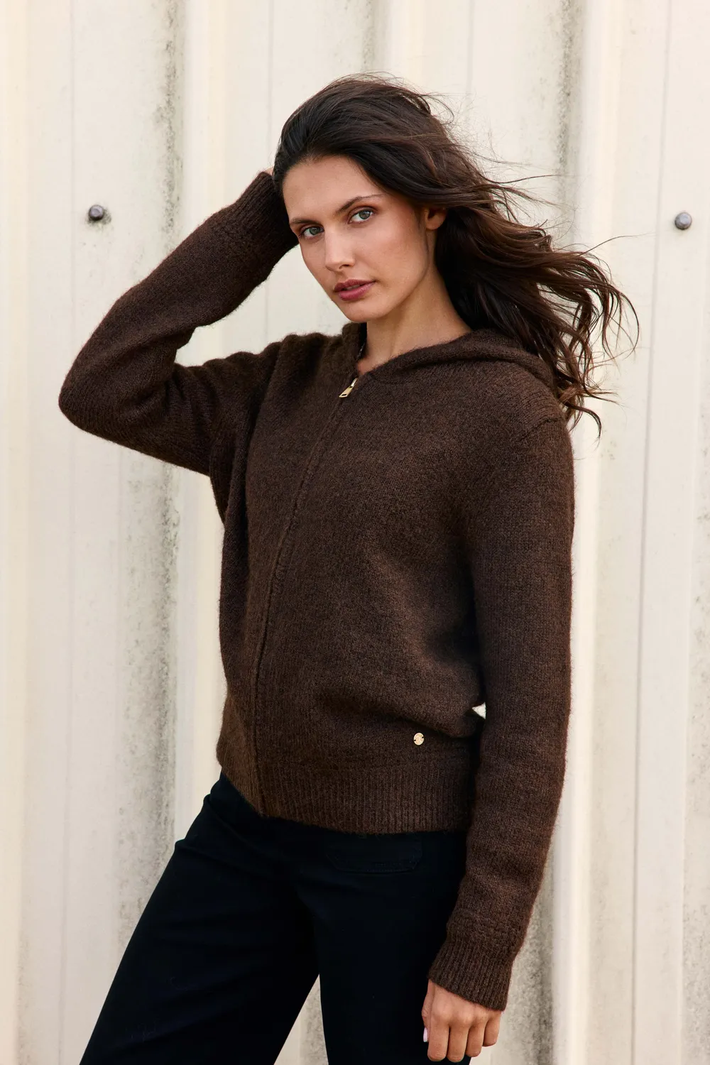 La Petite Etoile Misa vest bruin grof gebreid capuchon