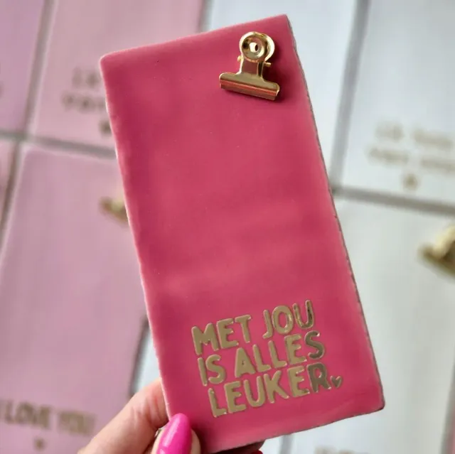 Amiek Tegeltje met Clip roze met jou is alles leuker