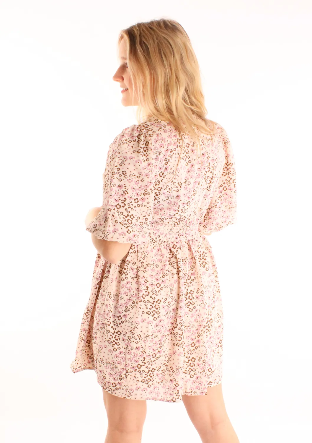 LOVEDRUNKY Bloemen jurk ecru pofmouwen V-hals